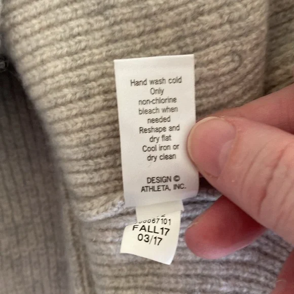 Athleta Gray Women's Sweater - Picture 5 of 5